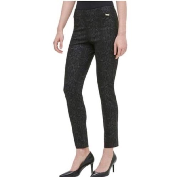 Calvin Klein Pants - Calvin Klein Reptile Print Leggings/Pants Women’s Medium